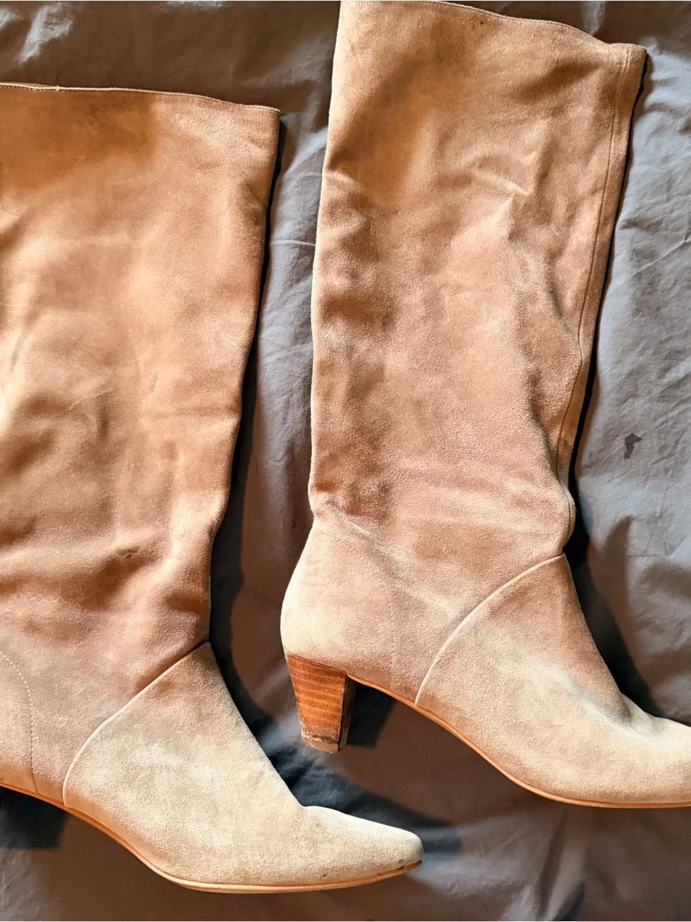 Kitten-heel slouch boots in tan - Picture 2 of 8